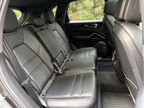 Used 2019 Porsche Cayenne image 32