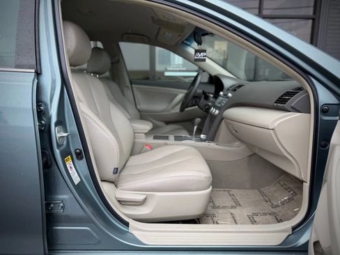 Used 2010 Toyota Camry FWD image 16