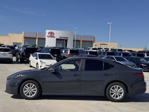 Used 2025 Toyota Camry LE FWD image 3