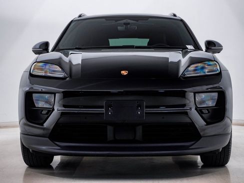 Certified 2025 Porsche Macan Electric image 6