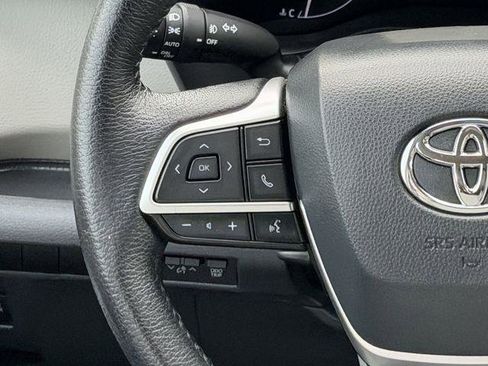 Certified 2022 Toyota Sienna XLE image 12