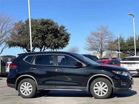 Used 2017 Nissan Rogue S image 3
