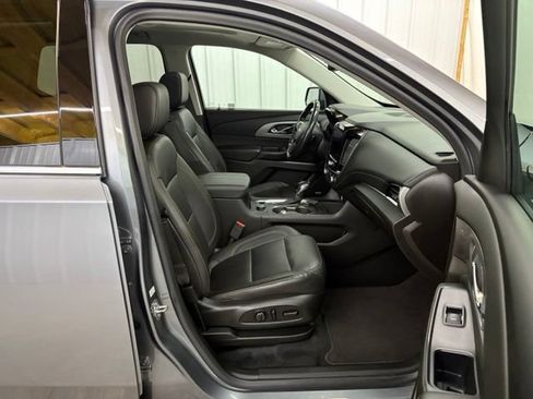Used 2021 Chevrolet Traverse LT w/ LT Premium Package AWD/4WD image 29