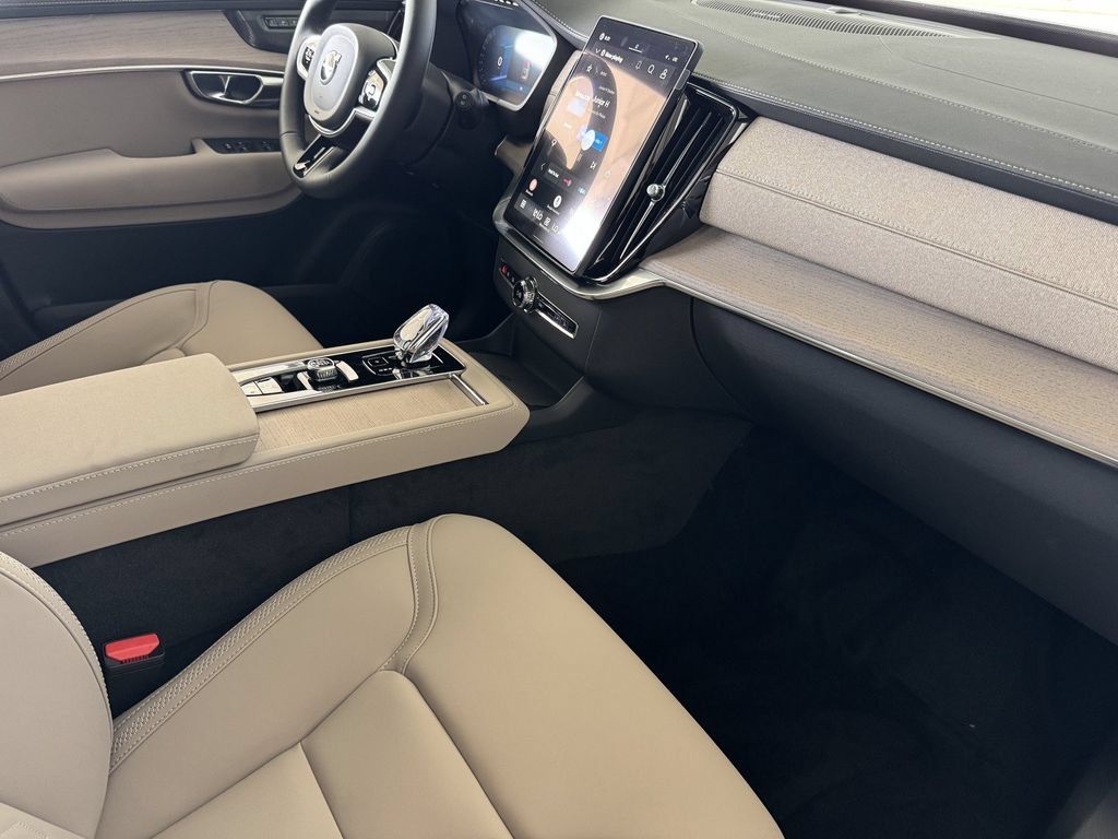 New 2026 Volvo XC90 T8 Plus AWD/4WD image 32