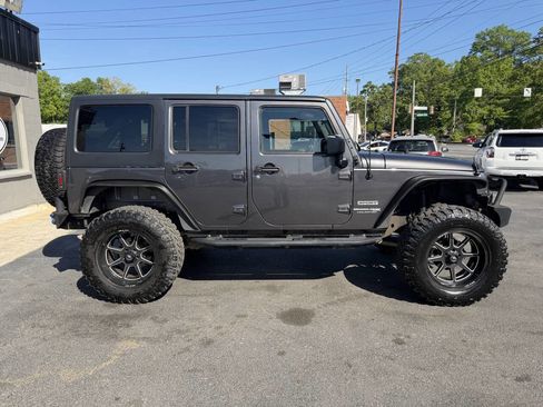 Used 2018 Jeep Wrangler Unlimited Sport S AWD/4WD image 6