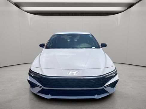 Used 2025 Hyundai Elantra Blue image 20
