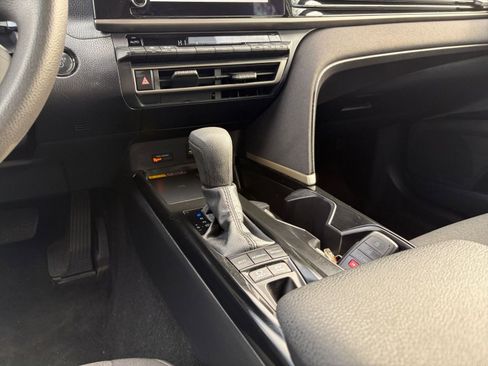 Used 2025 Toyota Camry LE image 40