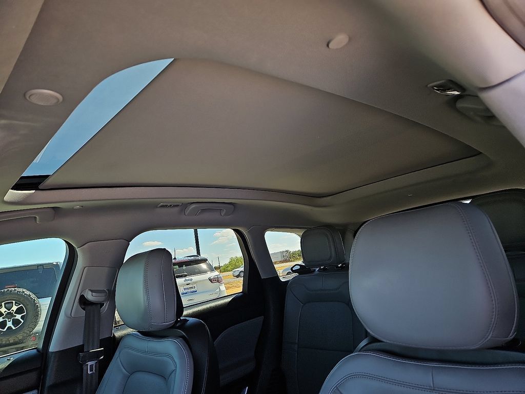 Used 2020 Lincoln Corsair Reserve w/ Appearance Package FWD image 19