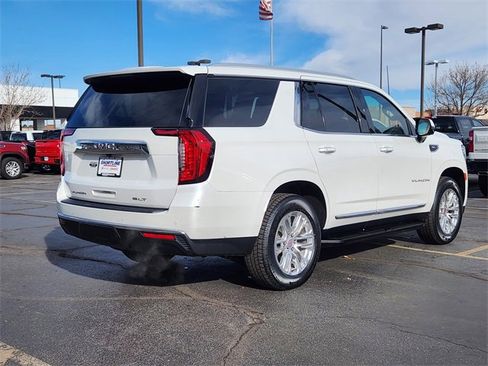 Used 2022 GMC Yukon SLT w/ SLT Premium Package image 4