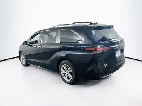 Used 2023 Toyota Sienna Platinum AWD/4WD image 7