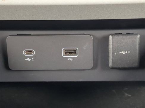 Used 2024 Land Rover Defender 110 S image 24