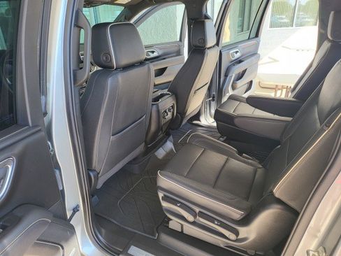 Used 2023 Chevrolet Suburban Premier image 10