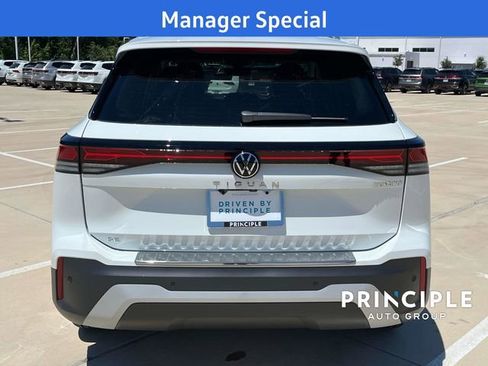 New 2025 Volkswagen Tiguan SE image 7