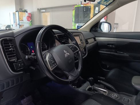 Used 2014 Mitsubishi Outlander SE image 8