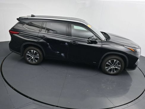 Used 2022 Toyota Highlander XLE AWD/4WD image 34