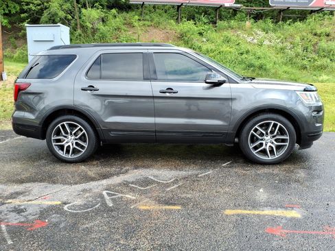 Used 2018 Ford Explorer Sport AWD/4WD image 3