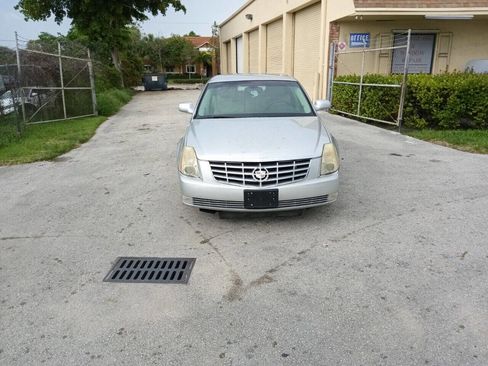 Used 2010 Cadillac DTS image 5
