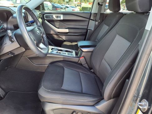 Used 2023 Ford Explorer XLT image 12