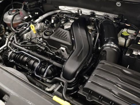 Used 2023 Volkswagen Taos SE image 9