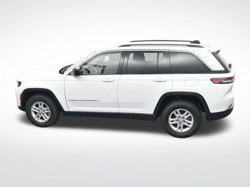 Used 2023 Jeep Grand Cherokee Laredo RWD image 28
