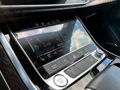 Used 2020 Audi Q8 Premium Plus w/ Premium Plus Package AWD/4WD image 15