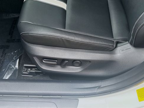 Used 2025 Toyota Camry SE image 15