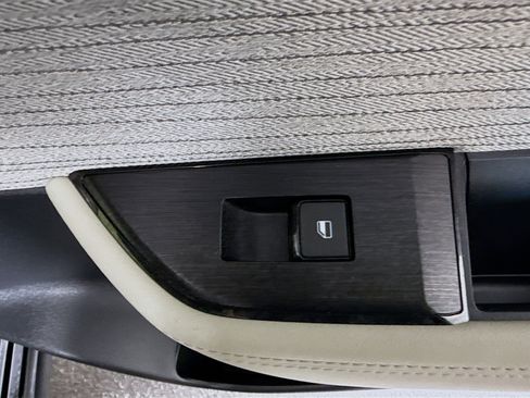 Used 2023 Nissan Rogue SV image 31