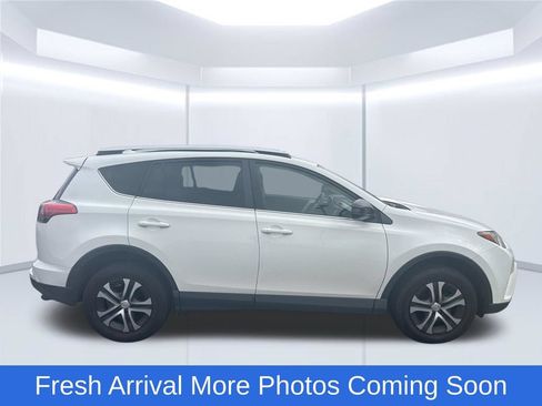 Used 2016 Toyota RAV4 LE FWD image 4
