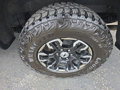 Used 2024 Chevrolet Silverado 1500 ZR2 w/ Technology Package image 15