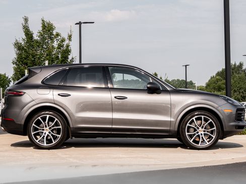 Used 2019 Porsche Cayenne S AWD/4WD image 3