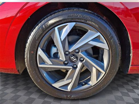 Used 2025 Hyundai Elantra Sport image 8