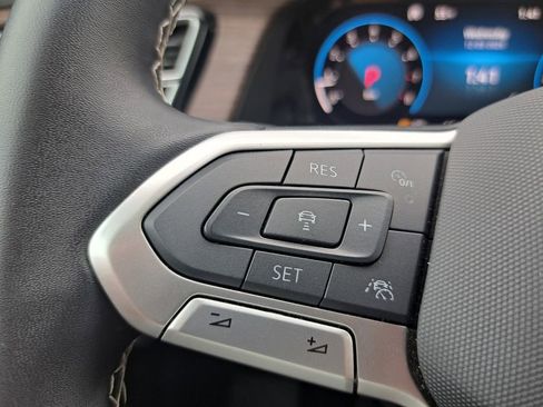 Used 2025 Volkswagen Atlas SEL image 14