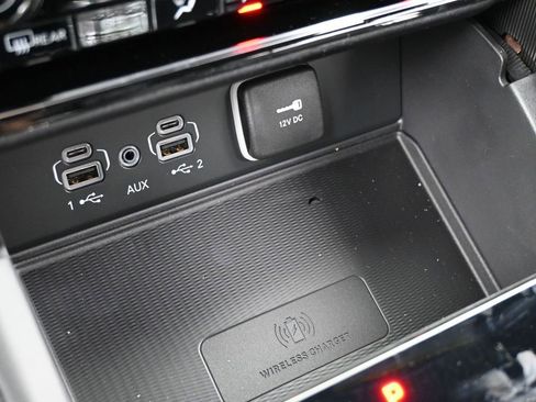 Used 2025 Jeep Grand Cherokee Altitude image 24