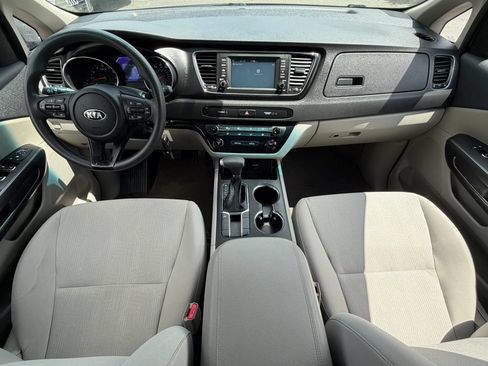 Used 2019 Kia Sedona LX FWD image 11