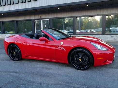 Used 2014 Ferrari California image 3