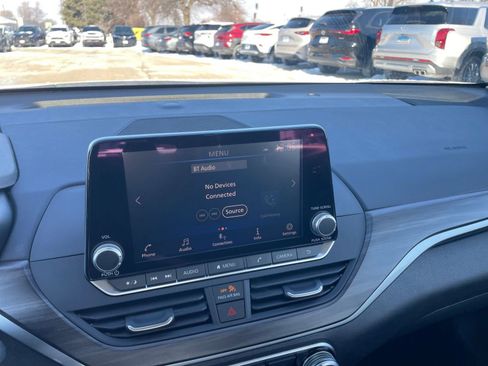 Used 2025 Nissan Altima 2.5 SV image 20