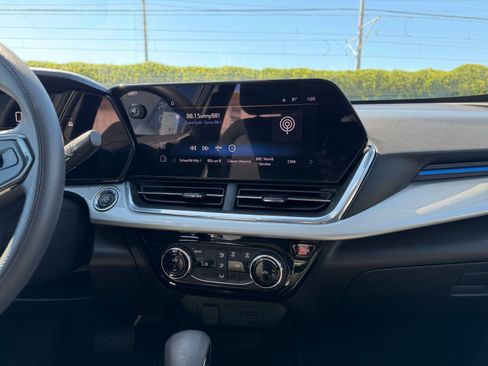 Used 2025 Chevrolet Trax LT image 18