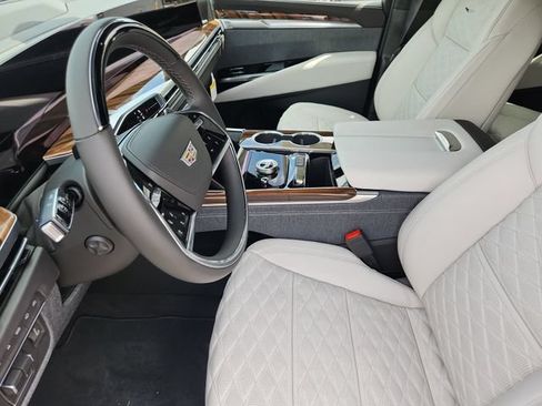 New 2026 Cadillac Escalade ESV Platinum Sport AWD/4WD image 10