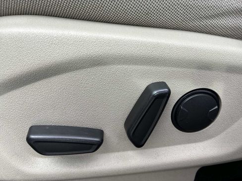 Used 2019 Ford Explorer XLT w/ Equipment Group 201A AWD/4WD image 14