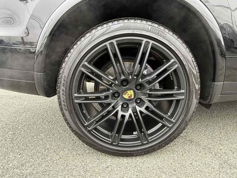 Used 2018 Porsche Cayenne Platinum Edition image 34