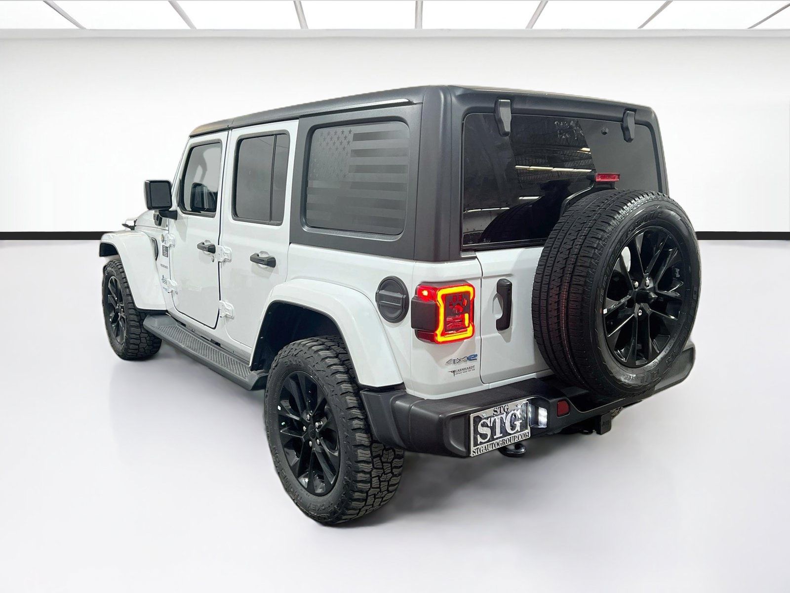 Used 2021 Jeep Wrangler Unlimited Sahara w/ Cold Weather Group AWD/4WD image 6