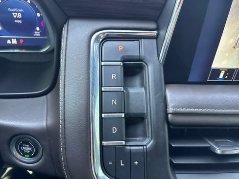 Used 2022 Chevrolet Tahoe LT w/ Luxury Package AWD/4WD image 21
