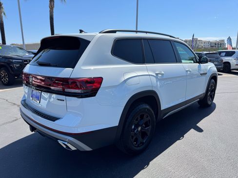 Used 2025 Volkswagen Atlas Peak Edition SE AWD/4WD image 10