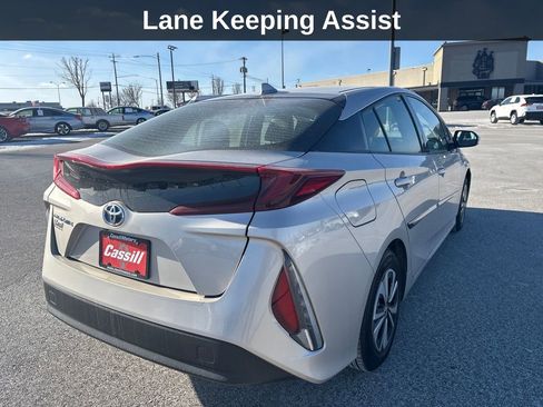 Used 2017 Toyota Prius Prime Premium image 6