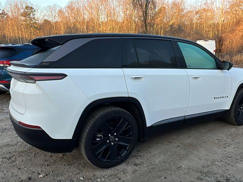 Used 2024 Jeep Wagoneer Launch Edition image 8