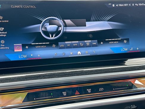 Certified 2024 BMW i7 xDrive60 w/ Premium Package AWD/4WD image 15