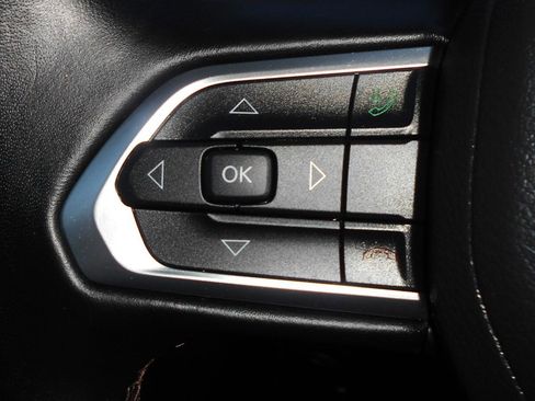 Certified 2022 Jeep Compass Limited image 18