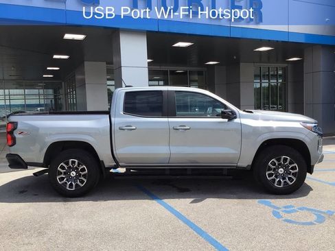 Used 2023 Chevrolet Colorado Z71 w/ Z71 Convenience Package 2 AWD/4WD image 5