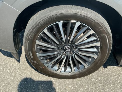 Certified 2025 Nissan Armada Platinum Reserve AWD/4WD image 10