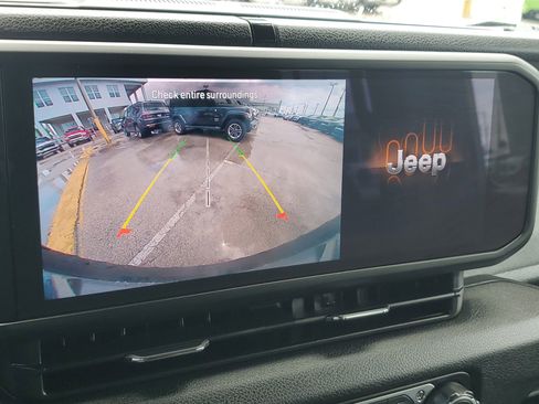 Used 2025 Jeep Wrangler Unlimited Sport AWD/4WD image 24